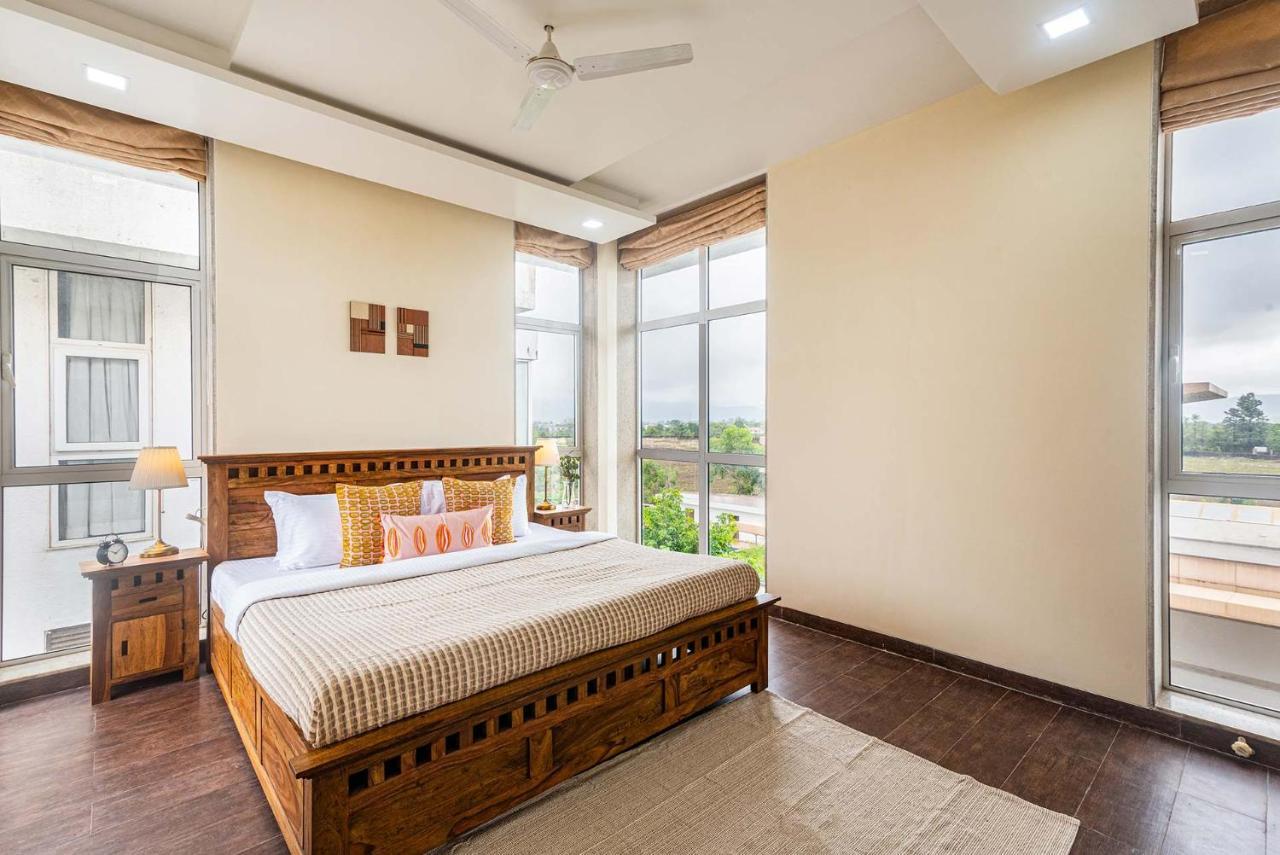 Sierra Skies By Stayvista - A Mountain-View Villa Featuring A Rooftop Swimming Pool, Jacuzzi, Turf, And A Gym For An Elevated Stay Lonavala Exterior foto